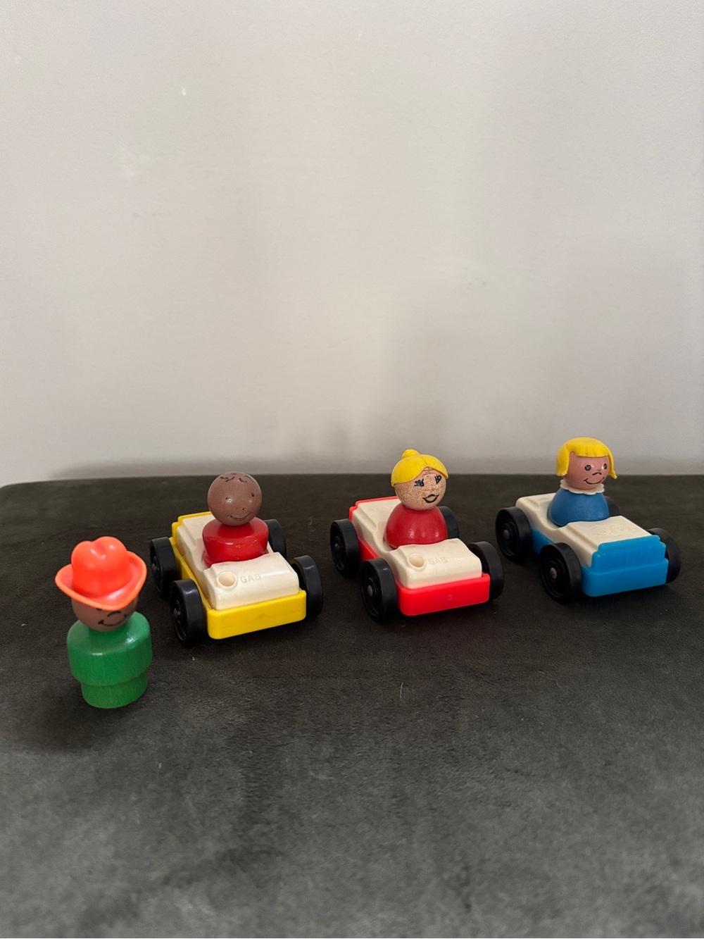 Vtg Lot Fisher Price Little People Parking Garage Car Set 4 People/3 Cars